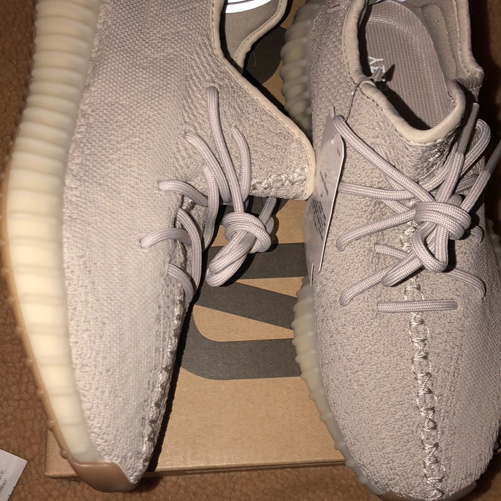 Yeezy boost 350 V2! LOOKING TO TRADE FOR SIZE 5.